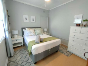 Adorable Garden Cottage In The Heart Of Pe